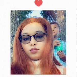 Meet your Posher, Khallia